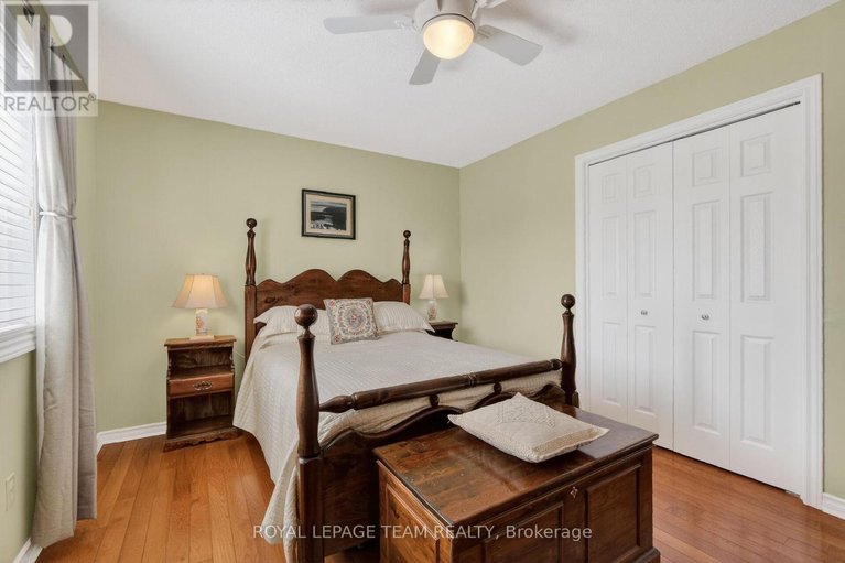 29494254/11-speers-crescent/bridlewood/ottawa/ontario/K2M1W1_31