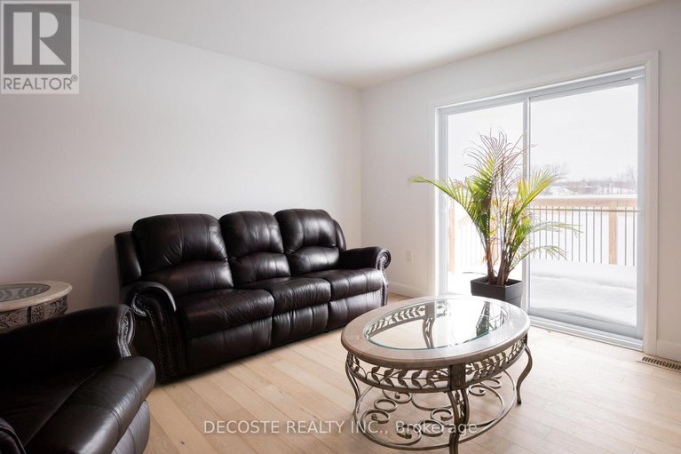 29408542/24-s-beech-street/lancaster/south-glengarry/ontario/K0C1N0_11