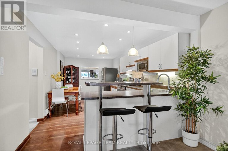 29045610/206-stratas-court/katimavik/ottawa/ontario/K2L3K5_7