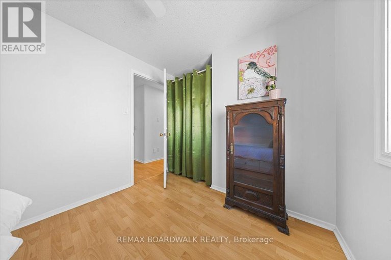 29671423/1837-windflower-way/chapel-hill/ottawa/ontario/K1C5Z8_29