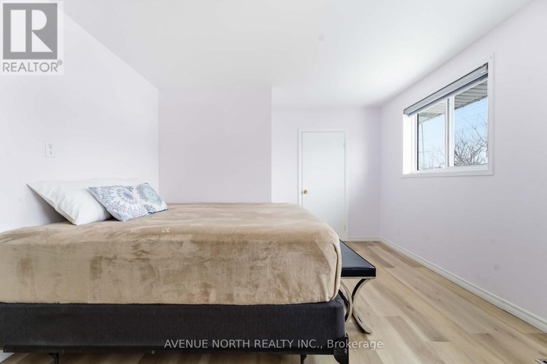 29387257/923-pinecrest-road/queensway-terrace-north/ottawa/ontario/K2B6B1_19