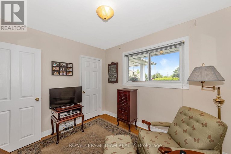 28624238/1830-kerr-avenue/mckellar-heights/ottawa/ontario/K2A1J3_20