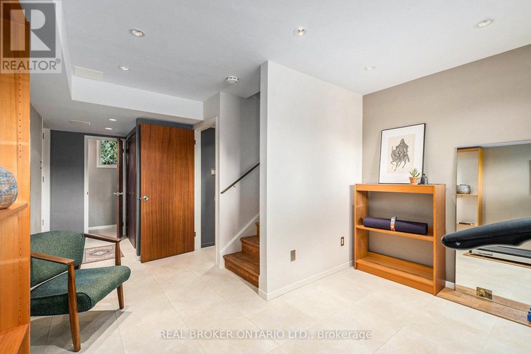 28867748/805-nicholson-avenue/mooneys-bayriverside-park/ottawa/ontario/K1V6N4_21