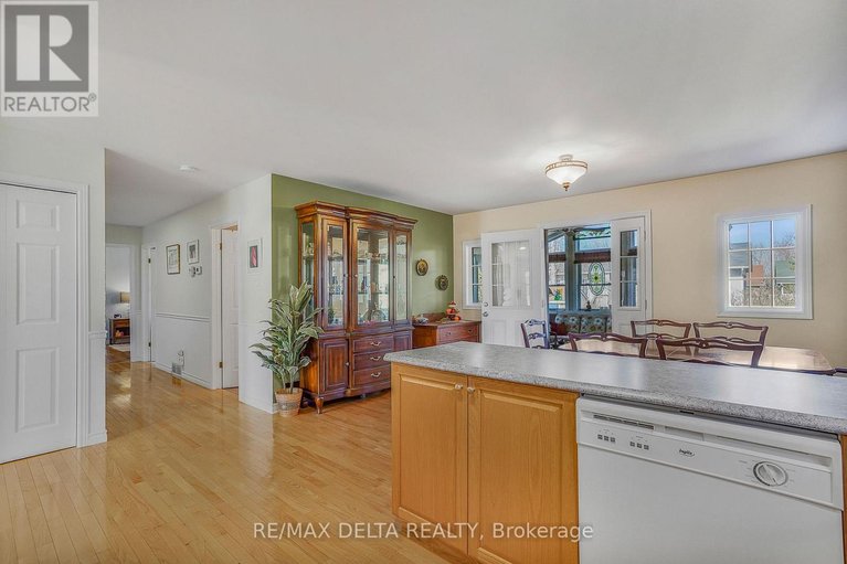 29633176/48-stephens-street/vankleek-hill/champlain/ontario/K0B1R0_12