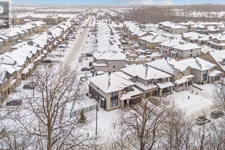 29234213/242-shinleaf-crescent/mer-bleuebradley-estatesanderson-park/ottawa/ontario/K1W0J2_41