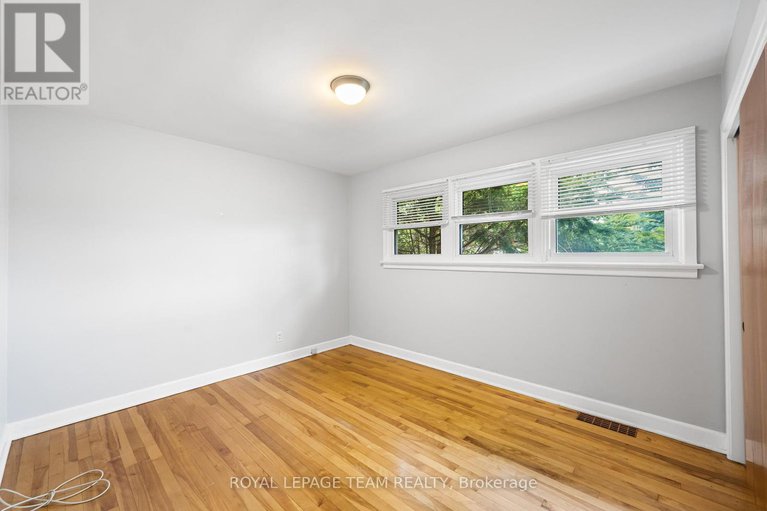 28819611/31-savuto-way-street/meadowlandscrestview/ottawa/ontario/K2G2S9_23