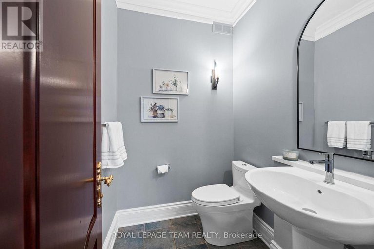 28461194/17-craigmohr-court/craig-henrywoodvale/ottawa/ontario/K2G4P9_19