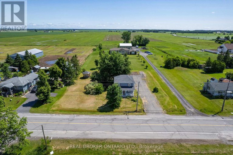28575090/3449-sarsfield-road/cumberland-west/ottawa/ontario/K0A3E0_1