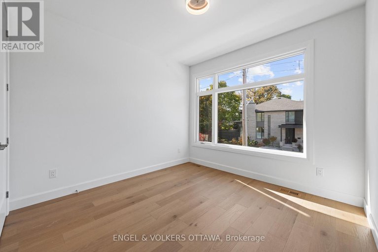 29219769/493-highcroft-avenue/westborohampton-park/ottawa/ontario/K1Z5J3_24