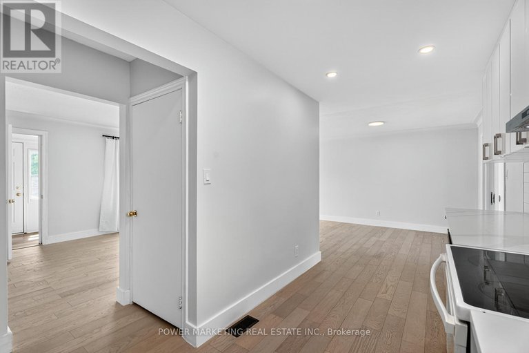 28666860/9-epworth-avenue/meadowlandsst-claire-gardens/ottawa/ontario/K2G2L4_16