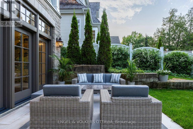 28062589/5651-herwig-place/manotick-south-to-roger-stevens/ottawa/ontario/K4M1B3_43