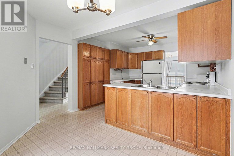 29229076/1970-wildflower-drive/queenswood-heights-south/ottawa/ontario/K1E3V4_4