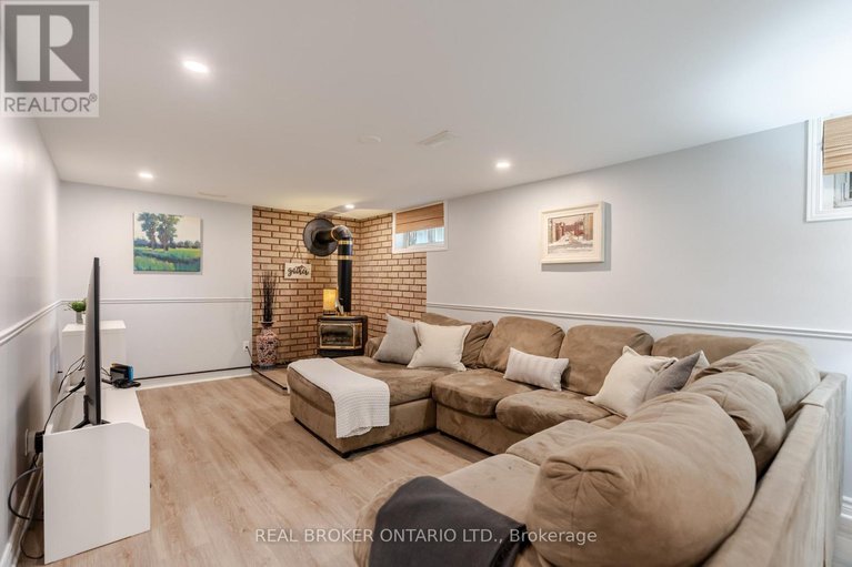 28961795/2070-cornish-street/elmvale-acresurbandale/ottawa/ontario/K1G2R8_21