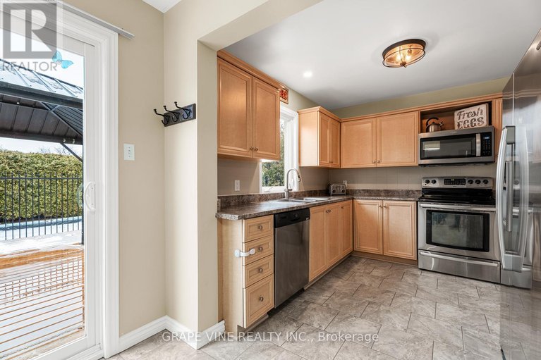 28125073/1651-westport-crescent/chateauneuf/ottawa/ontario/K1C6C4_10