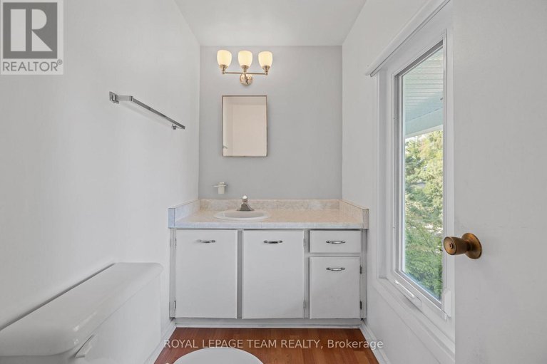 28900932/2486-regina-street/lincoln-heights/ottawa/ontario/K2B6X5_26
