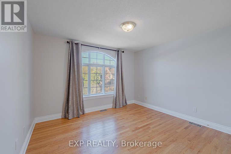 29139967/11-wellsmere-court/rideau-heightsrideau-river/ottawa/ontario/K2E8C2_39