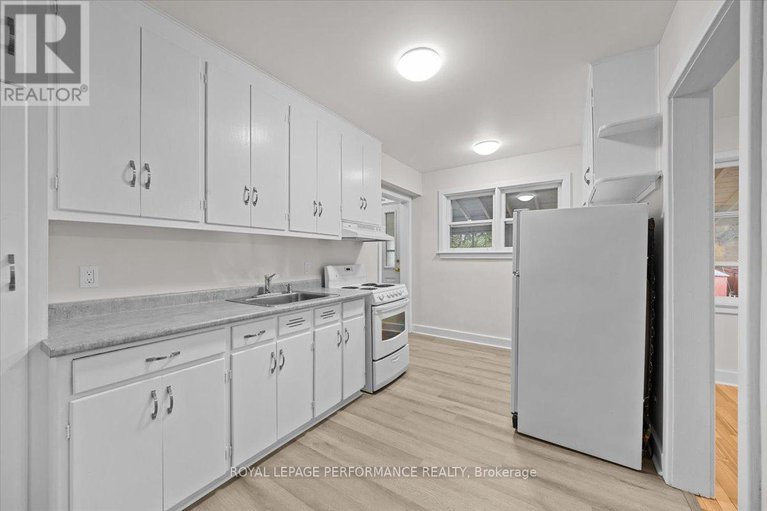 29083781/234-knox-crescent/riverview-park/ottawa/ontario/K1G0K8_16