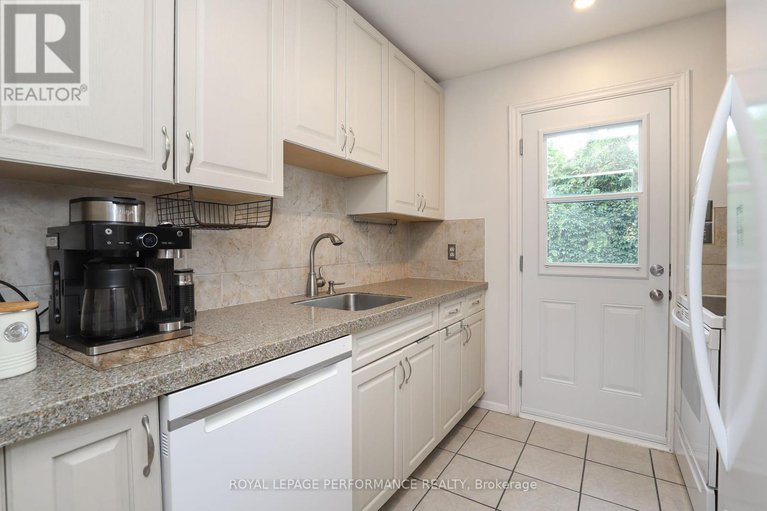 28549561/a-2-lovell-lane/westcliffe-estates/ottawa/ontario/K2H9B6_12
