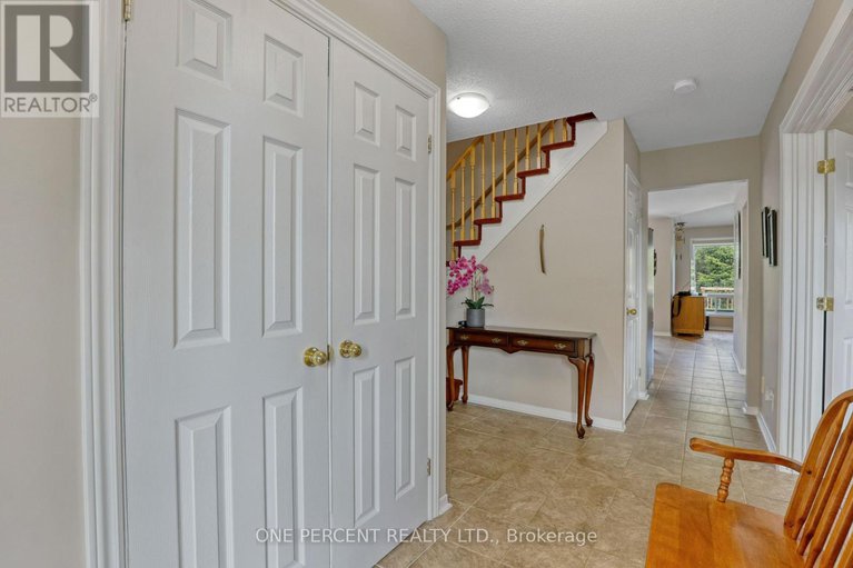 28322814/33-shannondoe-crescent/bridlewood/ottawa/ontario/K2M2H1_3