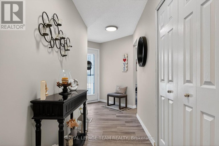 29366055/20-river-oaks-court/stittsville-central/ottawa/ontario/K2S1L3_7