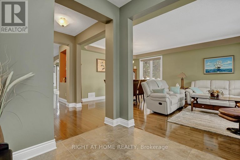 29641405/701-everlasting-crescent/springridgeeast-village/ottawa/ontario/K4A0K2_4