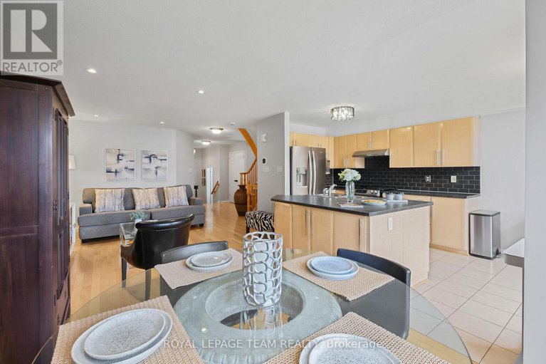 28334398/2072-dunollie-crescent/morgans-grantsouth-march/ottawa/ontario/K2W1H6_14