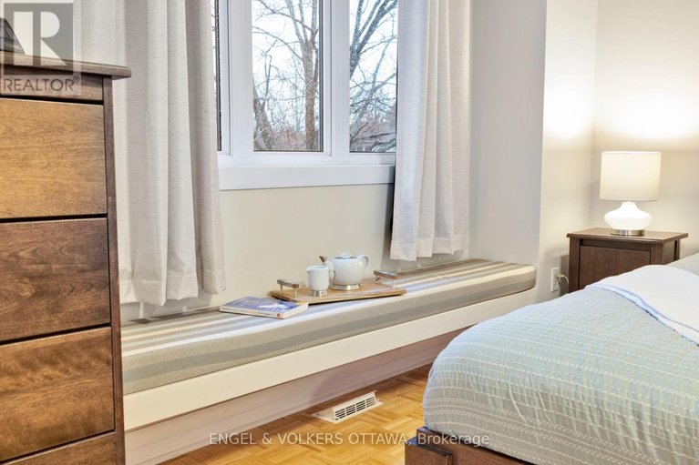 29621371/1173-st-jerome-crescent/convent-glen-north/ottawa/ontario/K1C2A7_13