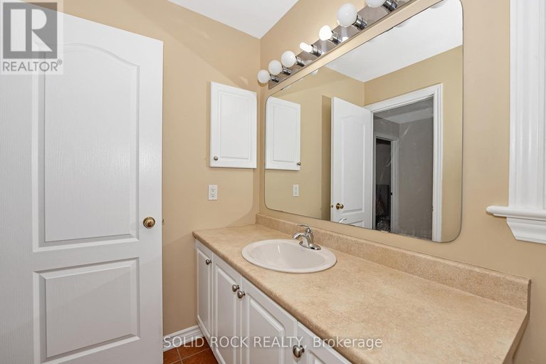 28578317/411-cache-bay-crescent-e/blossom-parkkemp-parkfindlay-creek/ottawa/ontario/K1T4H3_22