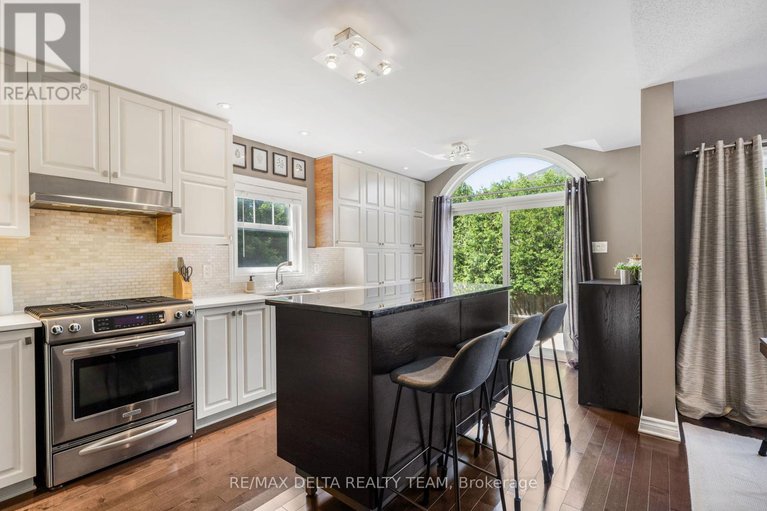28643718/564-langelier-avenue/mer-bleuebradley-estatesanderson-park/ottawa/ontario/K1W0E7_9