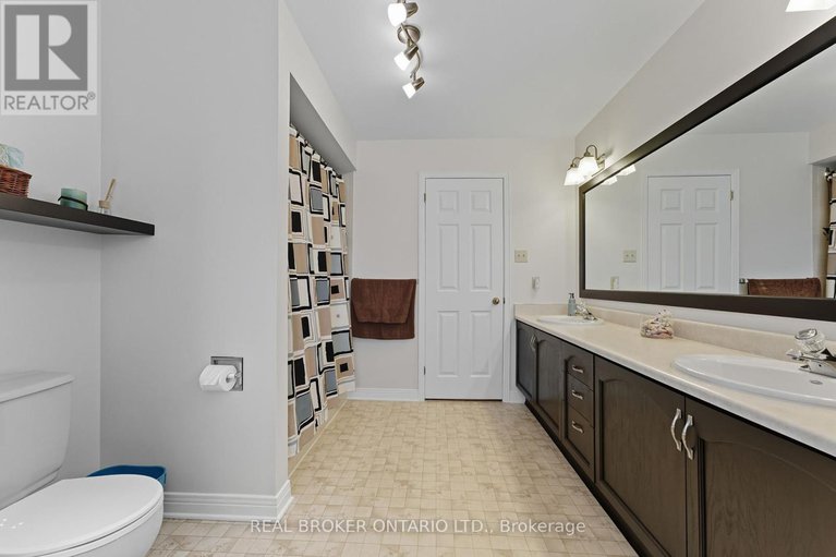 28875252/3-red-oaks-trail/stittsville-central/ottawa/ontario/K2S1E2_31