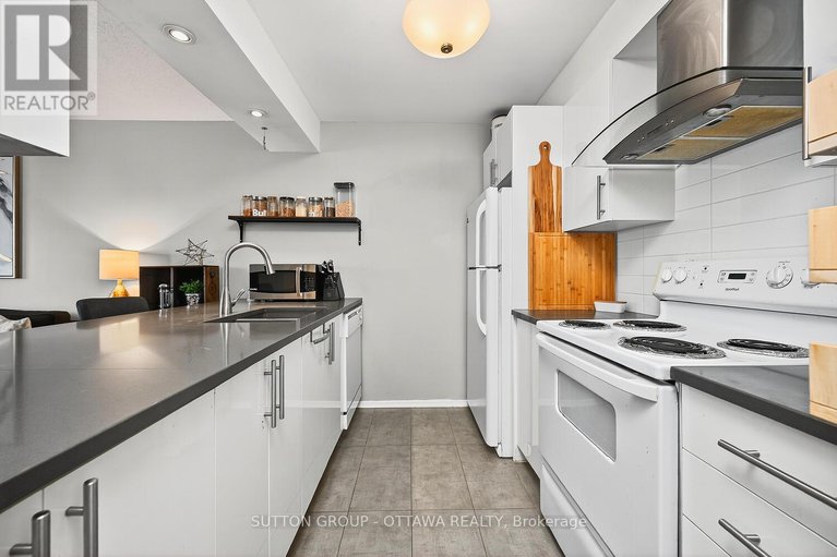 29090182/317-214-viewmount-drive/borden-farmstewart-farmcarleton-heightsparkwood-hills/ottawa/ontario/K2E7X3_3