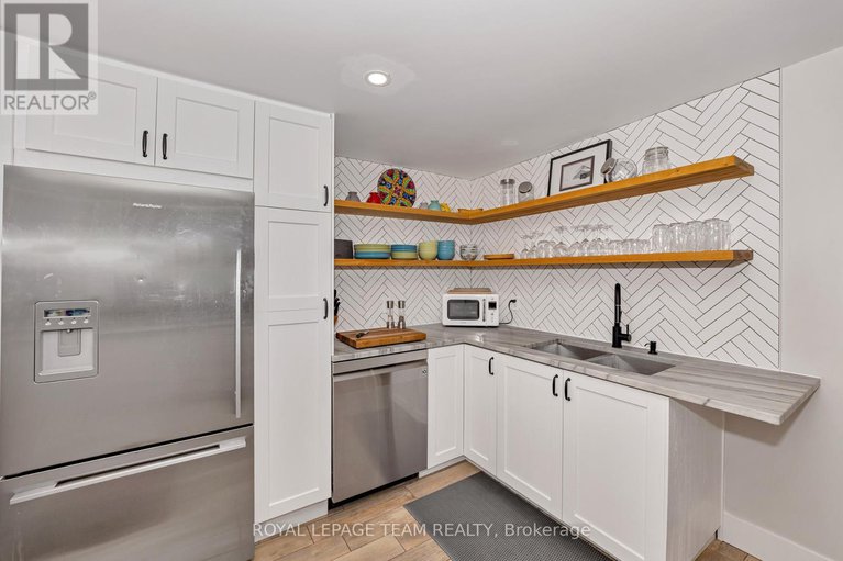 28410245/2748-rowatt-street/britannia/ottawa/ontario/K2B6N9_20