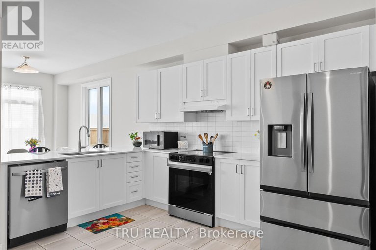 28405876/517-oldenburg-avenue/btwn-franktown-rd-fallowfield-rd/ottawa/ontario/K0A2Z0_7