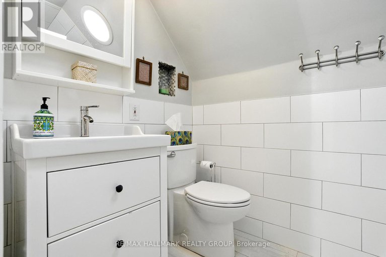 28649205/487-wolffdale-crescent/overbrookcastle-heights/ottawa/ontario/K1K1N6_24