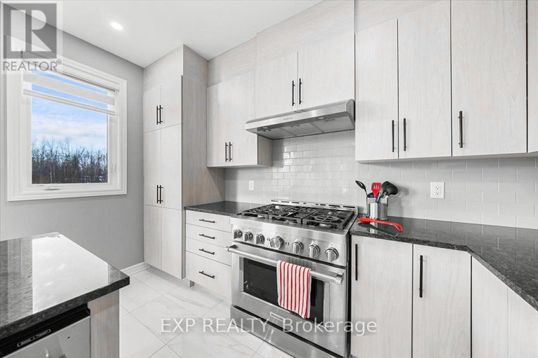 29135889/676-fisher-street/north-grenville-twp-kemptville-south/north-grenville/ontario/K0G1J0_12