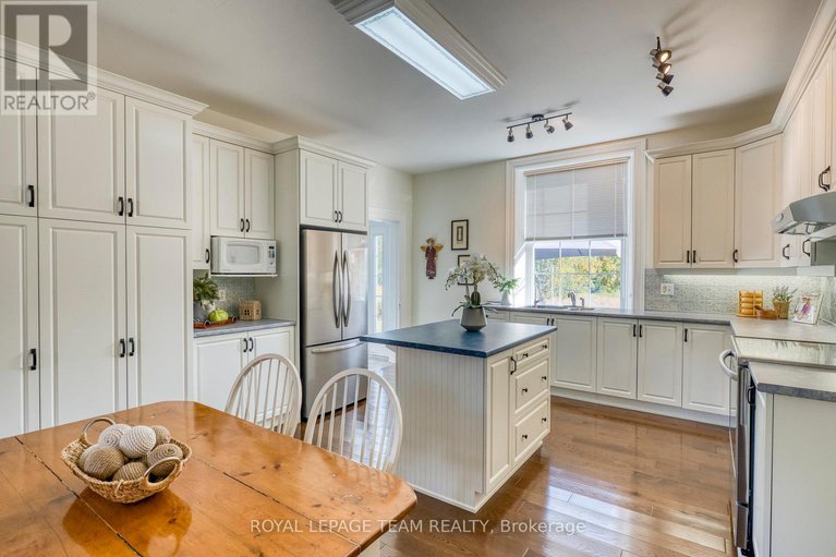 28888820/48-mill-street/almonte/ontario/K0A1A0_15