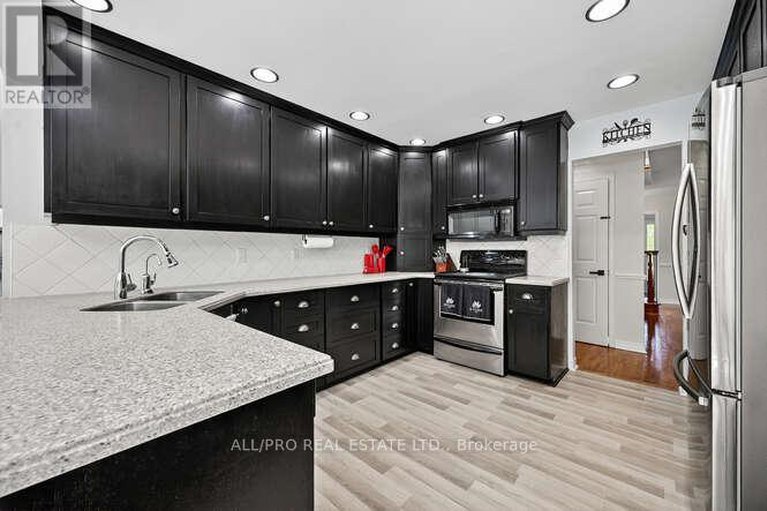 28721991/1144-rideau-bend-crescent/manotick-east-to-manotick-station/ottawa/ontario/K4M1B5_13