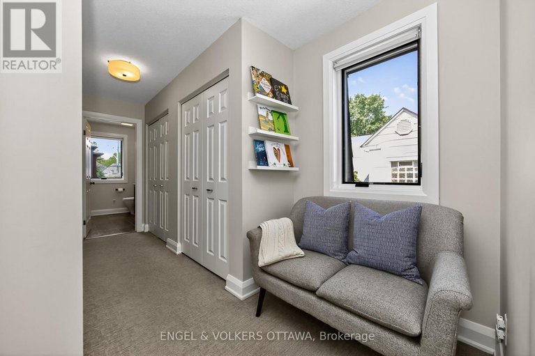 28849815/316-fairmont-avenue/civic-hospital/ottawa/ontario/K1Y1Y8_28