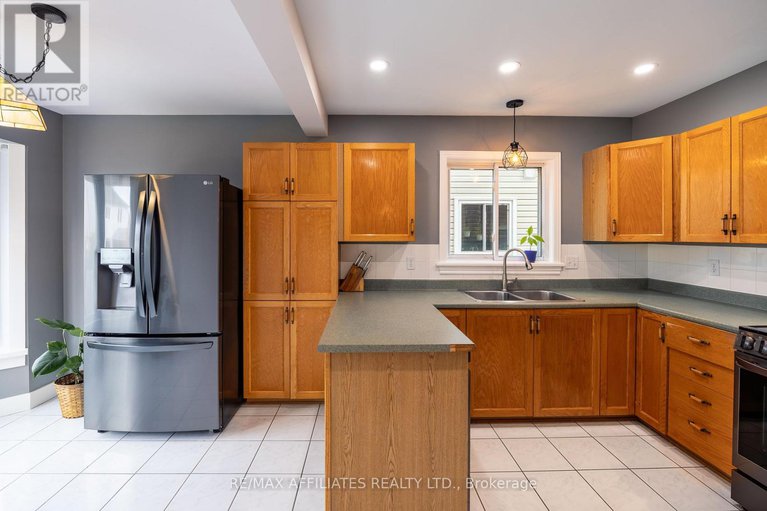 29083529/1687-tache-way/fallingbrookpineridge/ottawa/ontario/K4A2T5_14