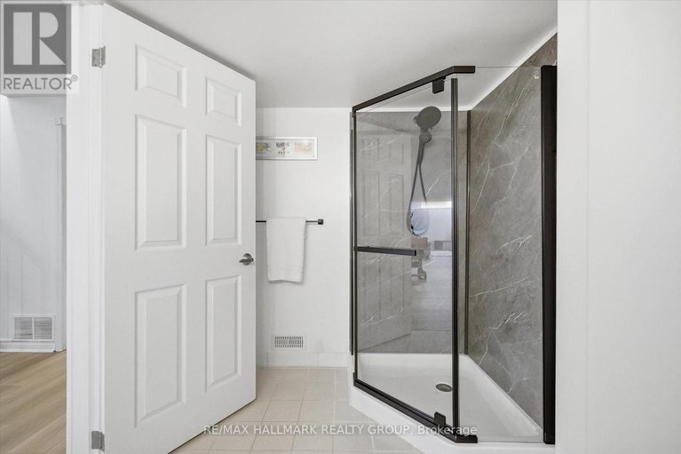 29425296/1660-country-walk-drive/chapel-hill/ottawa/ontario/K1C8E2_44