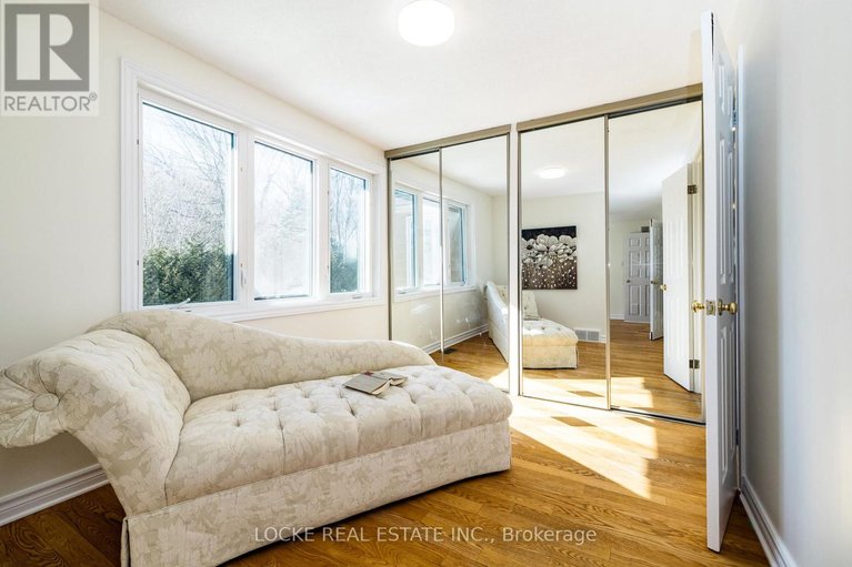 29535443/1404-forest-valley-drive/chapel-hill/ottawa/ontario/K1C5M8_24