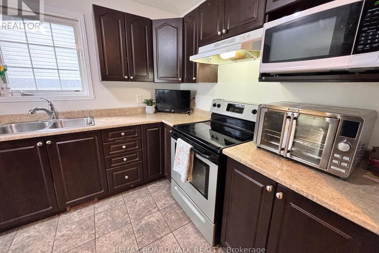 29597543/240-eliot-street/town-of-rockland/clarence-rockland/ontario/K4K0E6_5