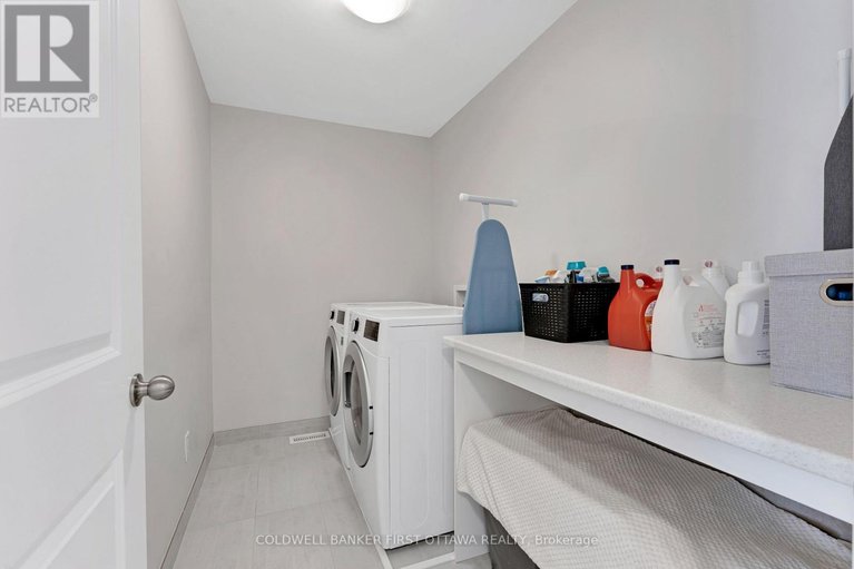 29465691/422-markdale-terrace/riverside-southgloucester-glen/ottawa/ontario/K4M0E2_34