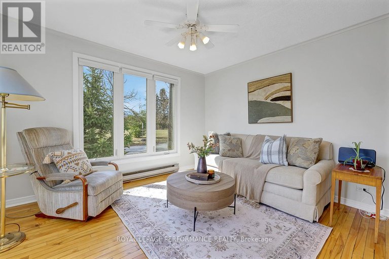 29581422/1141-north-river-road/overbrook/ottawa/ontario/K1K3W4_10