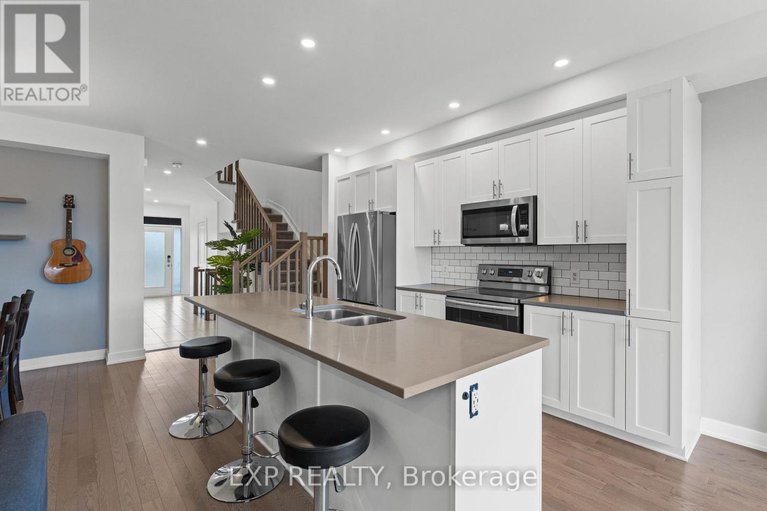 28297698/653-putney-crescent/stittsville-south/ottawa/ontario/K2S2N7_11