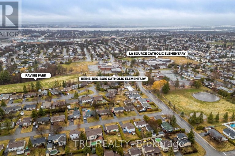 29611395/256-hoylake-crescent/bilberry-creekqueenswood-heights/ottawa/ontario/K1E2M8_44