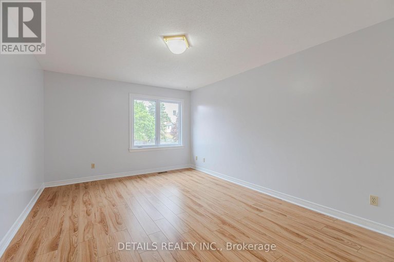 28436731/32-winnegreen-court-w/hunt-club-park/ottawa/ontario/K1G5S2_19