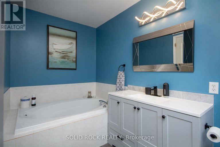 29093942/61-flowertree-crescent/emerald-meadowstrailwest/ottawa/ontario/K2M2R7_21