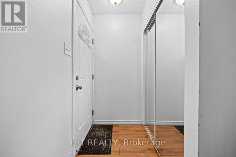 28625670/f-9f-banner-road/sheahan-estatestrend-village/ottawa/ontario/K2H8T3_4