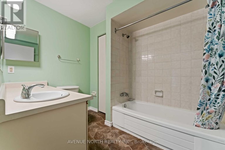 29011609/200-214-viewmount-drive/borden-farmstewart-farmcarleton-heightsparkwood-hills/ottawa/ontario/K2E7X3_26